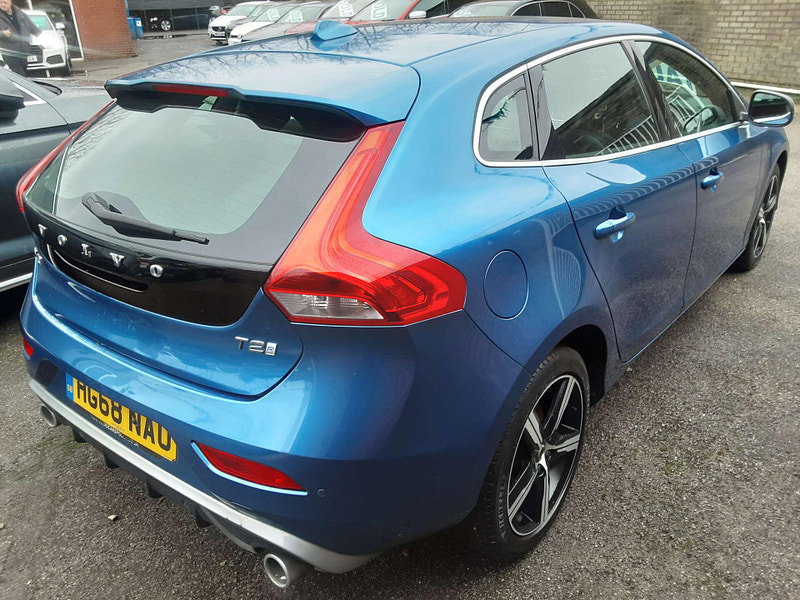 Volvo V40 1.5 V40 R-Design Nav+ T2 Auto 5dr 5dr Automatic 2026