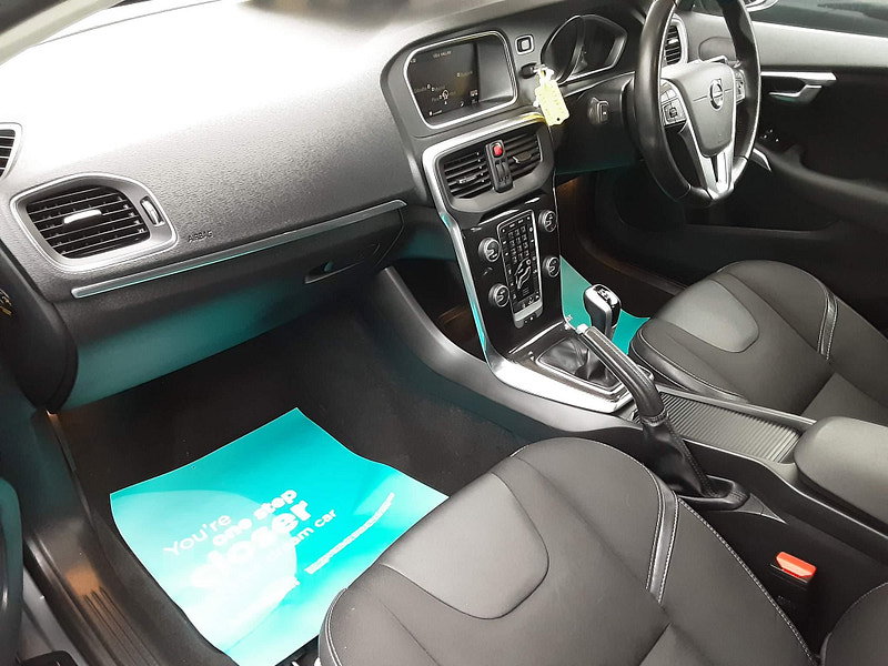 Volvo V40 2.0 D2 Momentum Edition Euro 6 (s/s) 5dr 5dr Manual 2026