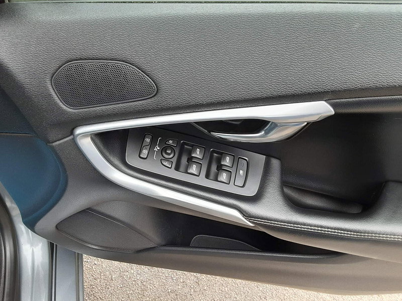 Volvo V40 2.0 D4 R-Design Nav Euro 6 (s/s) 5dr 5dr Manual 2026