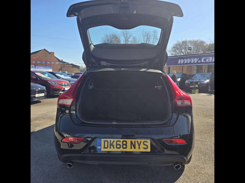 Volvo V40 2.0 V40 Momentum Nav+ D3 5dr 5dr Manual 2026