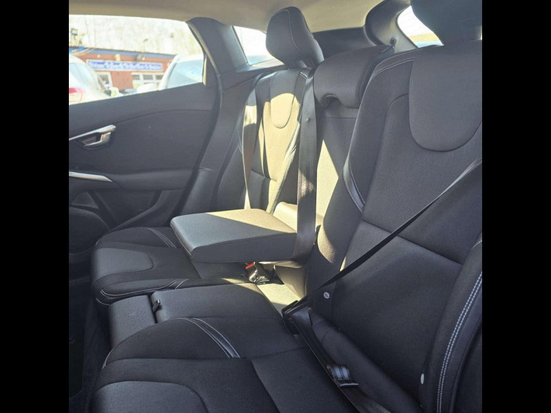 Volvo V40 2.0 V40 Momentum Nav+ D3 5dr 5dr Manual 2026