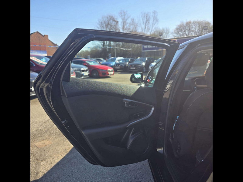 Volvo V40 2.0 V40 Momentum Nav+ D3 5dr 5dr Manual 2026