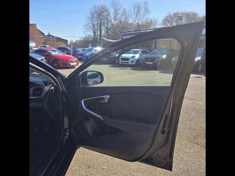 Volvo V40 2.0 V40 Momentum Nav+ D3 5dr 5dr Manual 2026