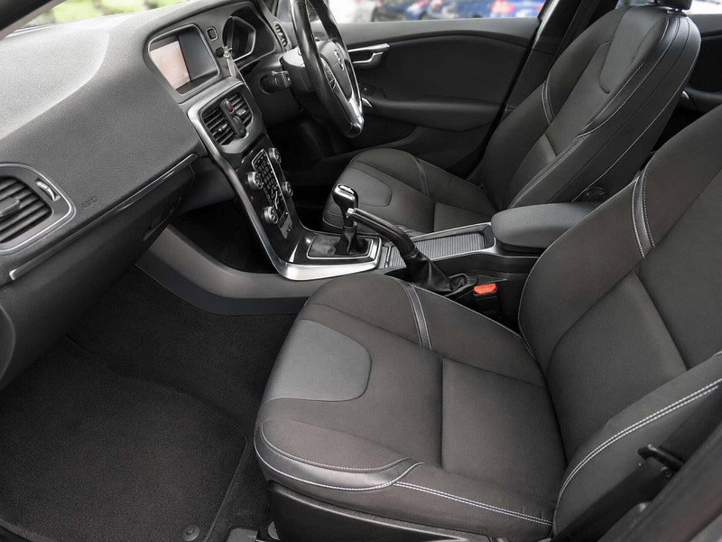 Volvo V40 2.0 V40 Momentum Edition D2 5dr 5dr Manual 2026
