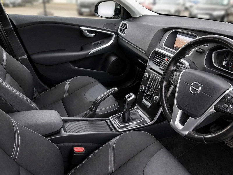 Volvo V40 2.0 V40 Momentum Edition D2 5dr 5dr Manual 2026