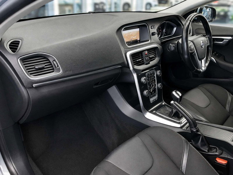 Volvo V40 2.0 V40 Momentum Edition D2 5dr 5dr Manual 2026