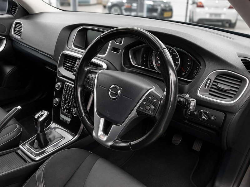 Volvo V40 2.0 V40 Momentum Edition D2 5dr 5dr Manual 2026