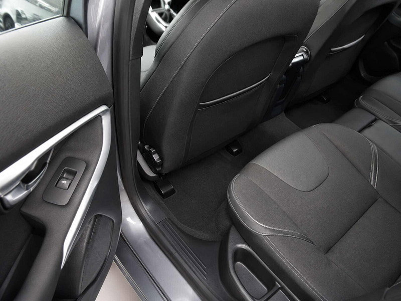 Volvo V40 2.0 V40 Momentum Edition D2 5dr 5dr Manual 2026