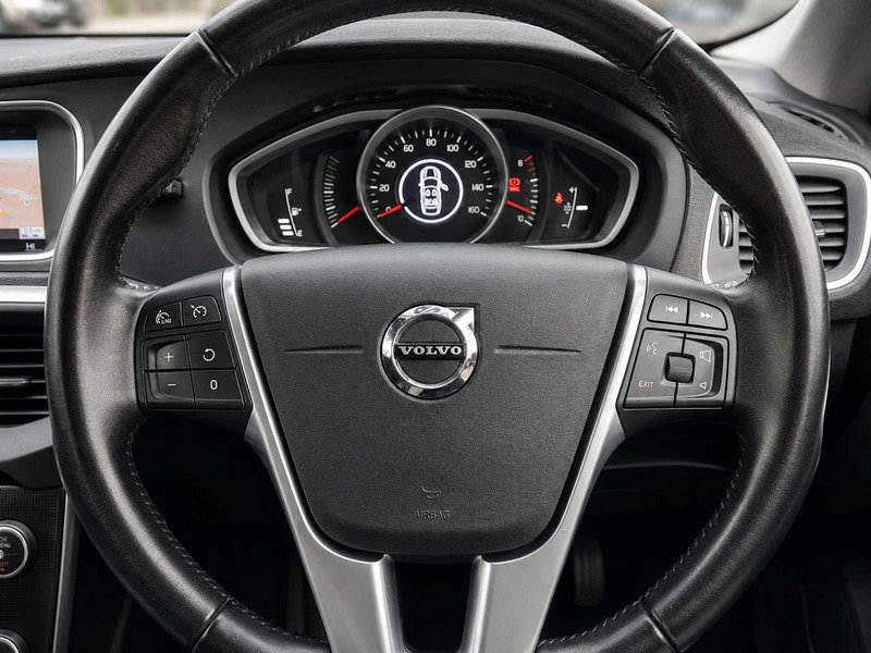 Volvo V40 2.0 V40 Momentum Edition D2 5dr 5dr Manual 2026