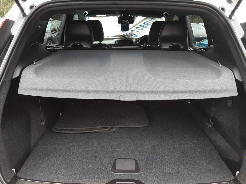 Volvo XC40 2.0 D4 R-Design Pro Auto AWD Euro 6 (s/s) 5dr 5dr Automatic 2026
