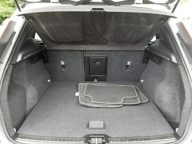 Volvo XC40 2.0 D3 R-Design Auto Euro 6 (s/s) 5dr 5dr Automatic 2026