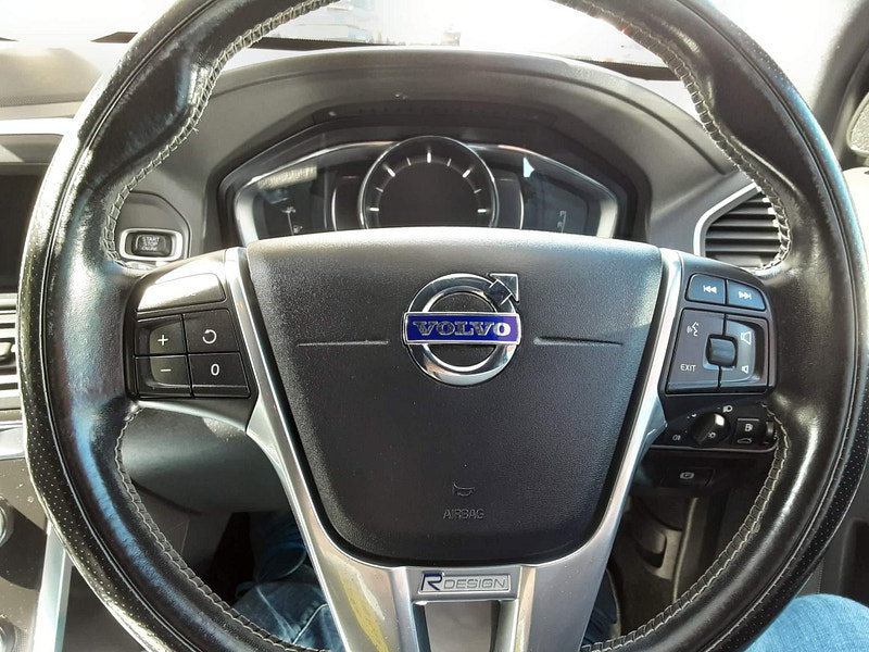 Volvo XC60 2.4 D4 R-Design Nav Auto AWD Euro 6 (s/s) 5dr 5dr Automatic 2026