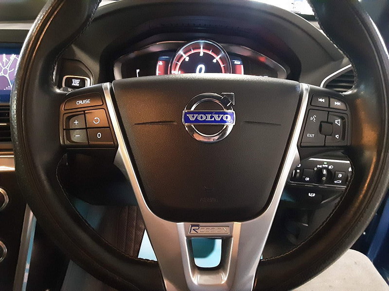 Volvo XC60 2.4 D4 R-Design Nav Geartronic AWD Euro 5 5dr 5dr Automatic 2026