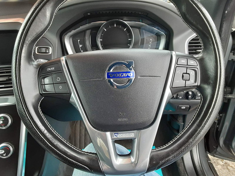 Volvo XC60 2.4 D5 R-Design Lux Nav Auto AWD Euro 6 (s/s) 5dr 5dr Automatic 2026