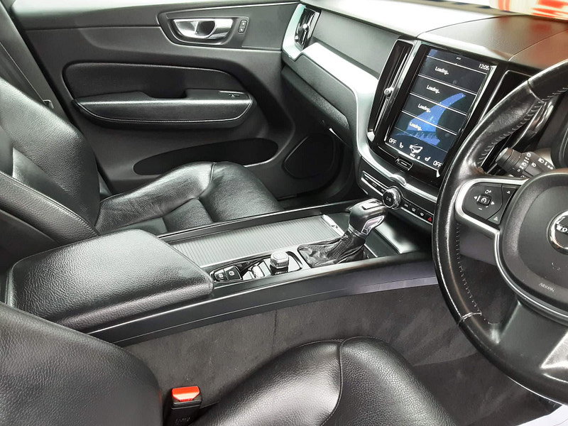 Volvo XC60 2.0 D4 Momentum Auto AWD Euro 6 (s/s) 5dr 5dr Automatic 2026