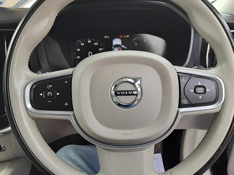 Volvo XC60 2.0 D4 Momentum AWD Euro 6 (s/s) 5dr 5dr Manual 2026