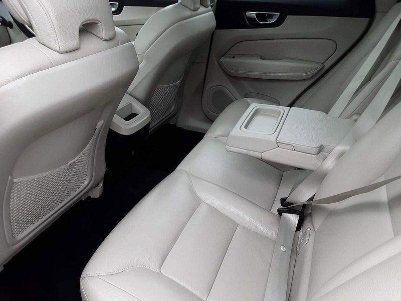 Volvo XC60 2.0 D4 Momentum Pro AWD Euro 6 (s/s) 5dr 5dr Manual 2026