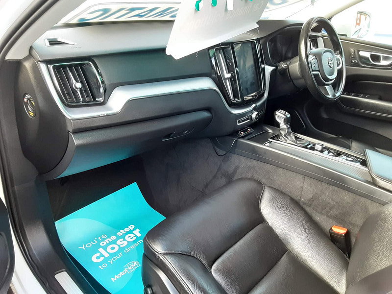 Volvo XC60 2.0 D4 Momentum Pro Auto Euro 6 (s/s) 5dr 5dr Automatic 2026