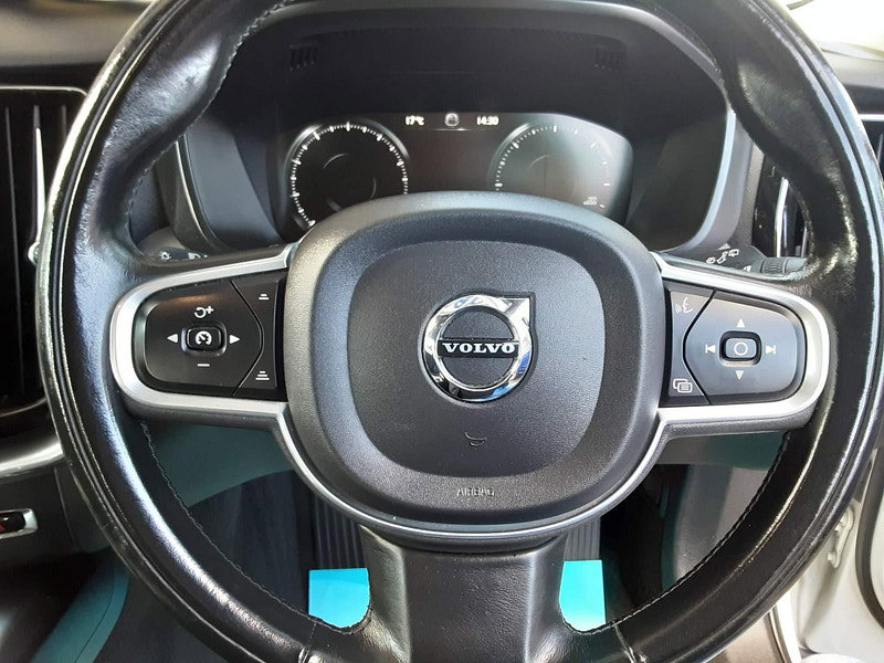 Volvo XC60 2.0 D4 Momentum Pro Auto Euro 6 (s/s) 5dr 5dr Automatic 2026