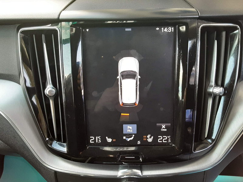 Volvo XC60 2.0 D4 Momentum Pro Auto Euro 6 (s/s) 5dr 5dr Automatic 2026