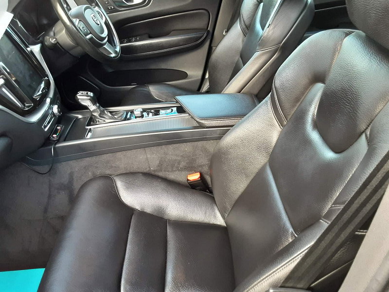 Volvo XC60 2.0 D4 Momentum Pro Auto Euro 6 (s/s) 5dr 5dr Automatic 2026
