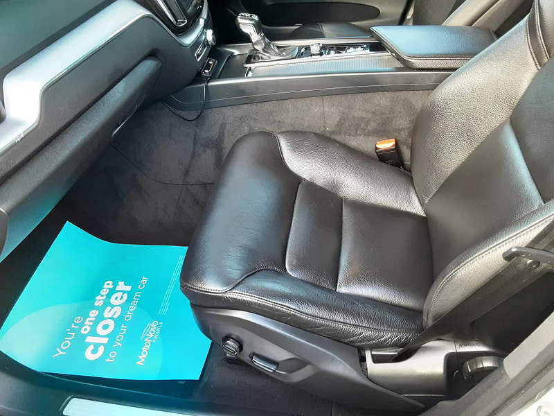 Volvo XC60 2.0 D4 Momentum Pro Auto Euro 6 (s/s) 5dr 5dr Automatic 2026
