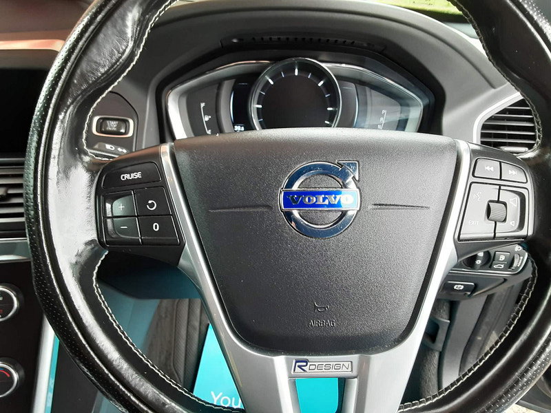 Volvo XC60 2.0 D4 R-Design Nav Auto Euro 6 (s/s) 5dr 5dr Automatic 2026
