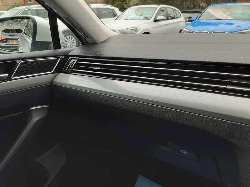 Volkswagen Passat 1.5 Passat SEL TSi Evo 5dr 5dr Manual 2026