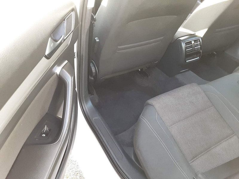 Volkswagen Passat 2.0 TDI BlueMotion Tech SE Euro 6 (s/s) 5dr 5dr Manual 2026