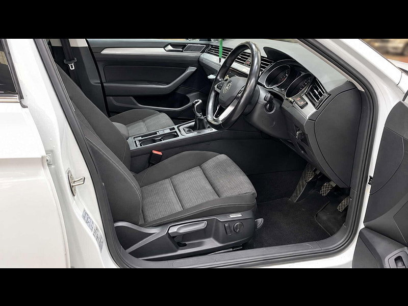 Volkswagen Passat 2.0 Passat SE Nav TDI 5dr 5dr Manual 2026