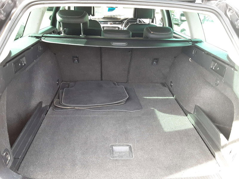 Volkswagen Passat 2.0 Passat SEL TDI Semi-Auto 5dr 5dr Automatic 2026