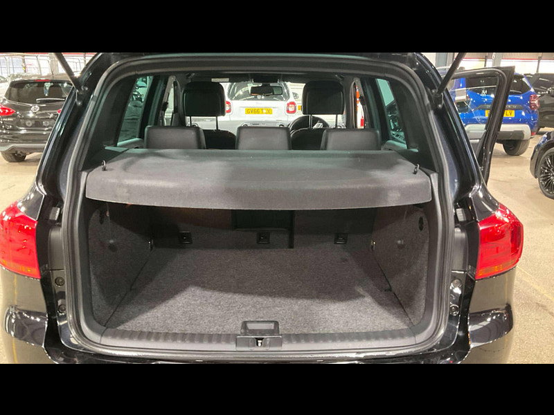 Volkswagen Tiguan 2.0 Tiguan R-Line TDI BlueMotion Technology 4Motion Semi-Auto 4WD 5dr 5dr Automatic 2026