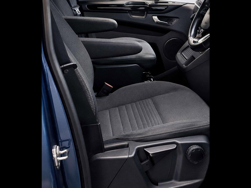 Ford Tourneo Custom 2.0 Tourneo Custom 320 Titanium EcoBlue 4dr 5dr Manual 2026