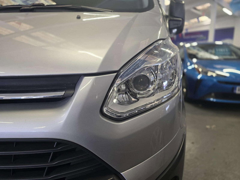 Ford Transit Custom 2.2 Transit Custom 330 Trend E-Tech 5dr Manual 2026
