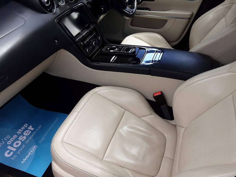 Jaguar XJ 3.0d V6 R-Sport Auto Euro 6 (s/s) 4dr 4dr Automatic 2026