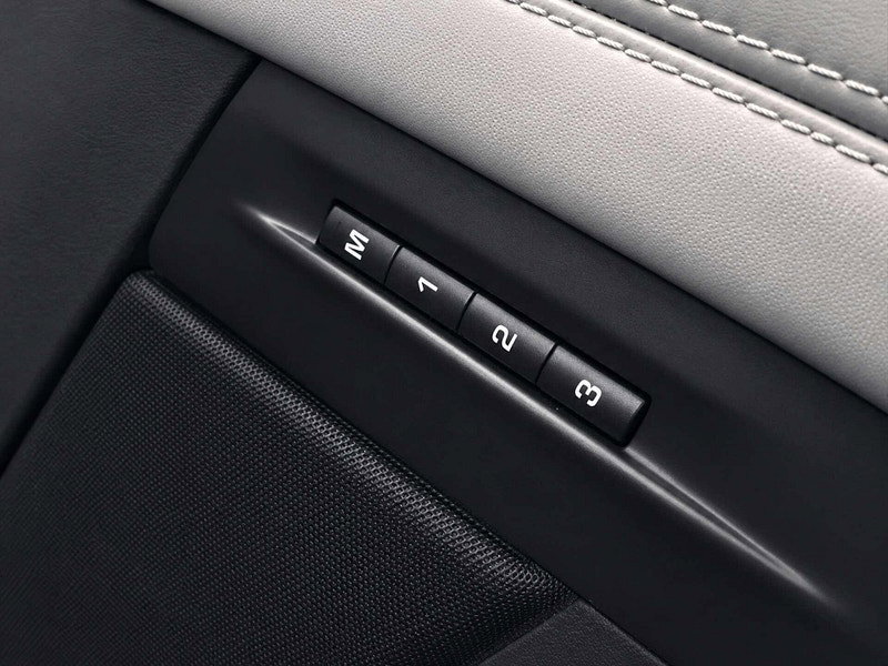 Land Rover Range Rover Evoque 1.5 P300e 12.2kWh R-Dynamic HSE Auto 4WD Euro 6 (s/s) 5dr 5dr Automatic 2026