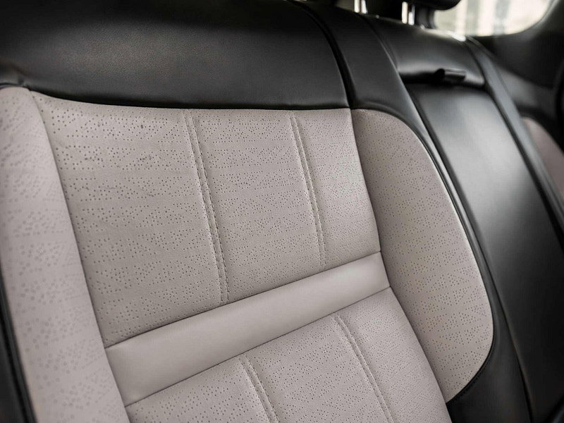 Land Rover Range Rover Evoque 1.5 P300e 12.2kWh R-Dynamic HSE Auto 4WD Euro 6 (s/s) 5dr 5dr Automatic 2026