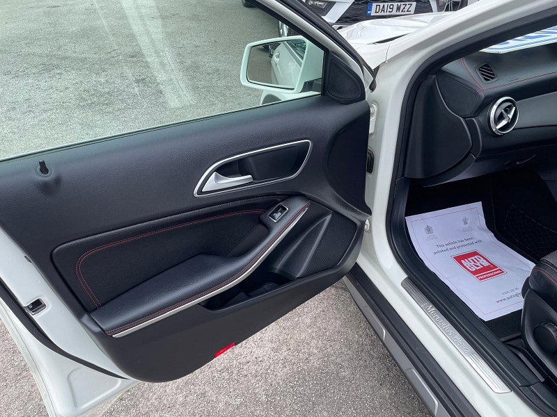 Mercedes-Benz GLA Class 2.1 GLA200d AMG Line (Premium) 7G-DCT 4MATIC Euro 6 (s/s) 5dr 5dr Automatic 2026
