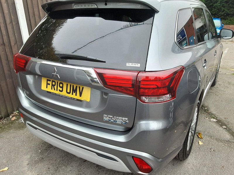 Mitsubishi Outlander 2.4h TwinMotor 13.8kWh 4h CVT 4WD Euro 6 (s/s) 5dr 5dr Automatic 2026