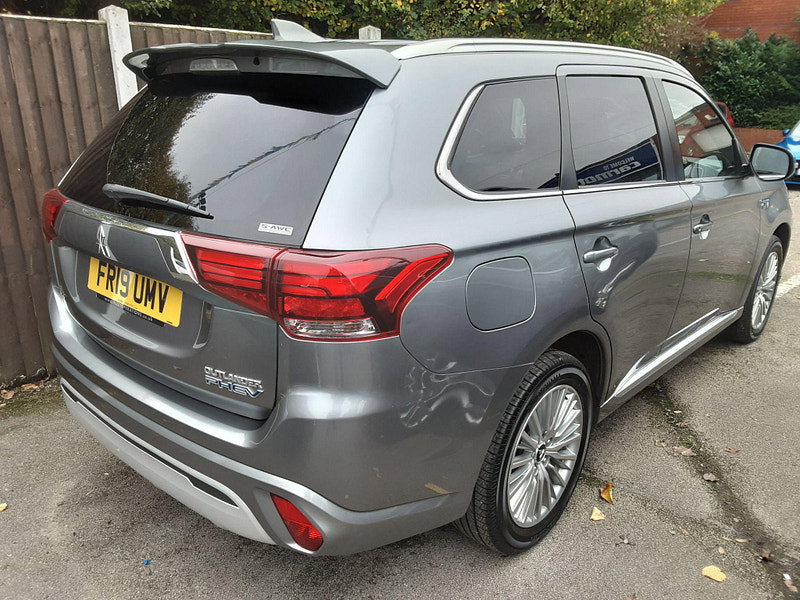 Mitsubishi Outlander 2.4h TwinMotor 13.8kWh 4h CVT 4WD Euro 6 (s/s) 5dr 5dr Automatic 2026