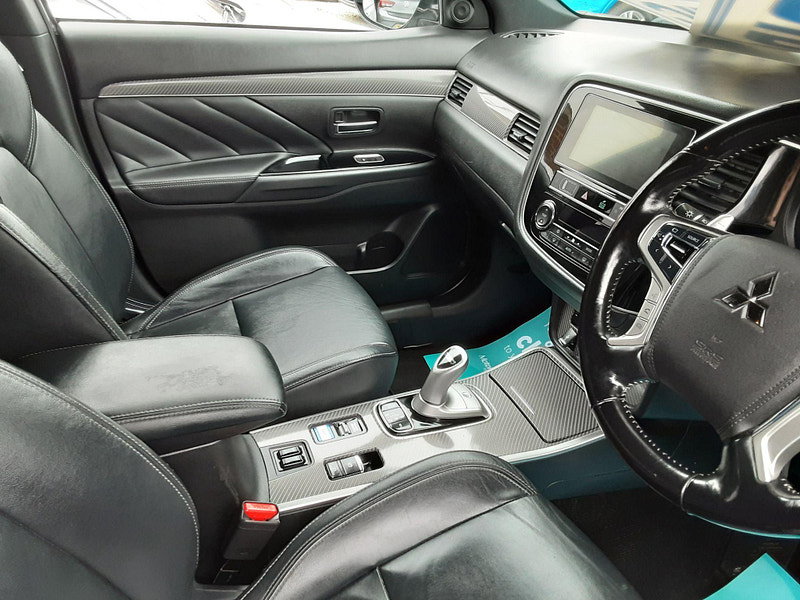 Mitsubishi Outlander 2.4h TwinMotor 13.8kWh 4h CVT 4WD Euro 6 (s/s) 5dr 5dr Automatic 2026