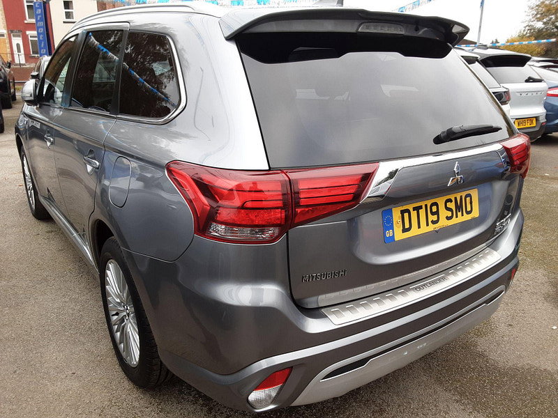 Mitsubishi Outlander 2.4h TwinMotor 13.8kWh 4h CVT 4WD Euro 6 (s/s) 5dr 5dr Automatic 2026