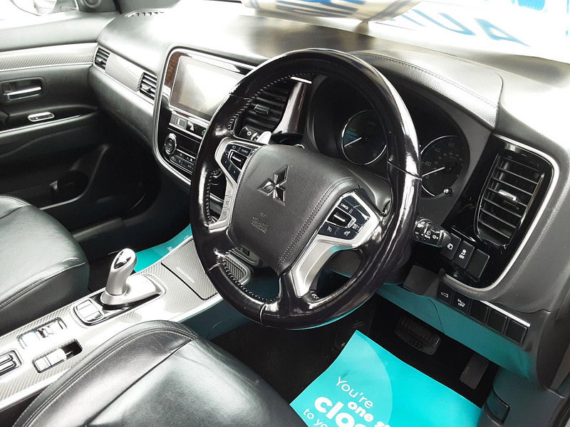 Mitsubishi Outlander 2.4h TwinMotor 13.8kWh 4h CVT 4WD Euro 6 (s/s) 5dr 5dr Automatic 2026