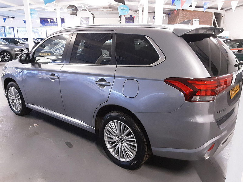 Mitsubishi Outlander 2.4h TwinMotor 13.8kWh 5h CVT 4WD Euro 6 (s/s) 5dr 5dr Automatic 2026