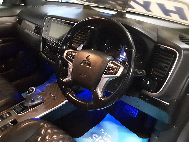 Mitsubishi Outlander 2.4h TwinMotor 13.8kWh 5h CVT 4WD Euro 6 (s/s) 5dr 5dr Automatic 2026