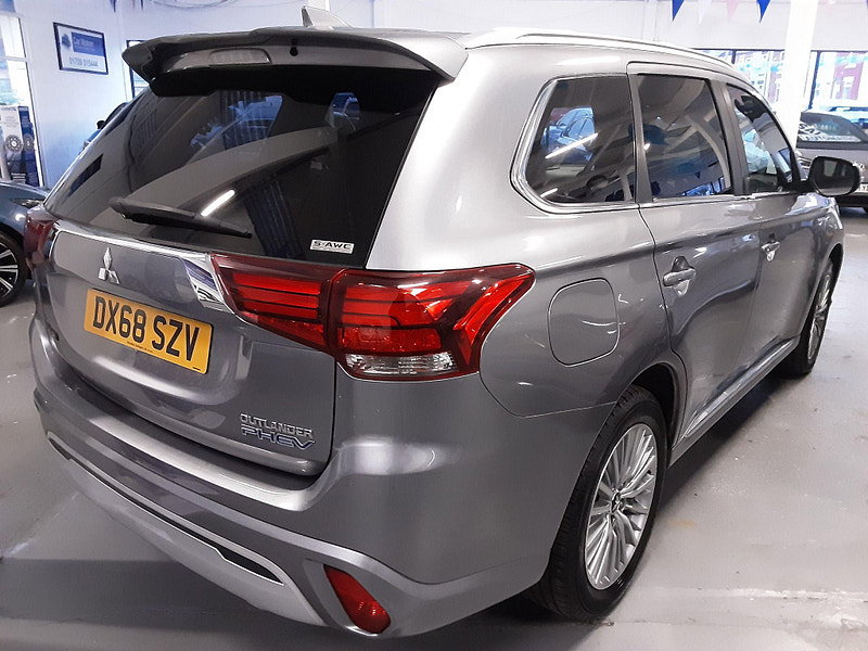 Mitsubishi Outlander 2.4h TwinMotor 13.8kWh 5h CVT 4WD Euro 6 (s/s) 5dr 5dr Automatic 2026