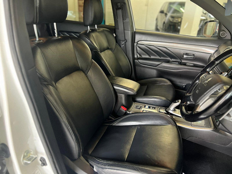 Mitsubishi Outlander 2.4h TwinMotor 13.8kWh Dynamic CVT 4WD Euro 6 (s/s) 5dr 5dr Automatic 2026