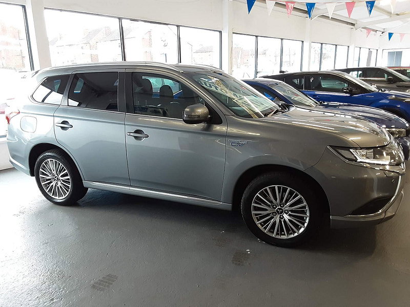 Mitsubishi Outlander 2.4h TwinMotor 13.8kWh Dynamic Safety CVT 4WD Euro 6 (s/s) 5dr 5dr Automatic 2026