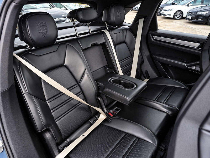 Porsche Cayenne 3.0 Cayenne V6 Platinum Edition E-Hybrid A 4WD 5dr 5dr Automatic 2026