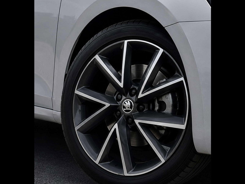 Skoda Superb 2.0 Superb SportLine + TDI Semi-Auto 5dr 5dr Automatic 2026